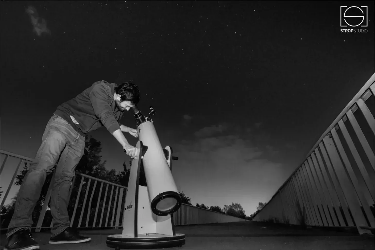 Adam Wiernasz — prowadzący obserwacje astronomiczne